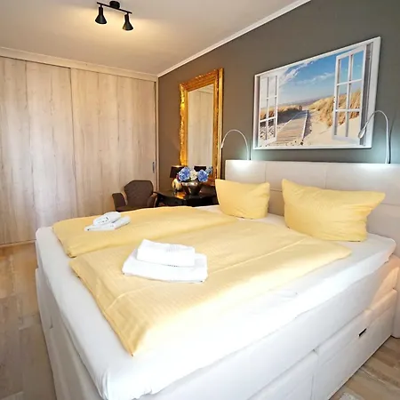 To Hus _ Strandnah דירה